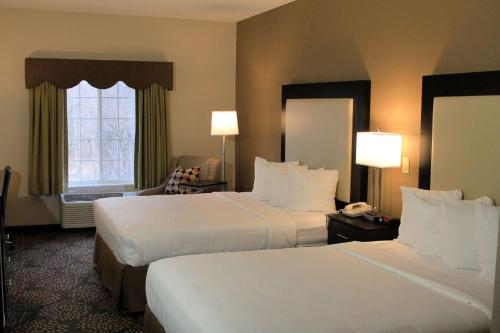 Best Western Plus Des Moines West Inn & Suites