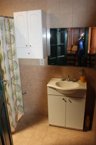 浴室, Cabaña en Olivar Centenario Agroecológico Tutuna (Cabana en Olivar Centenario Agroecologico Tutuna) in 阿韋拉斯泰恩鎮