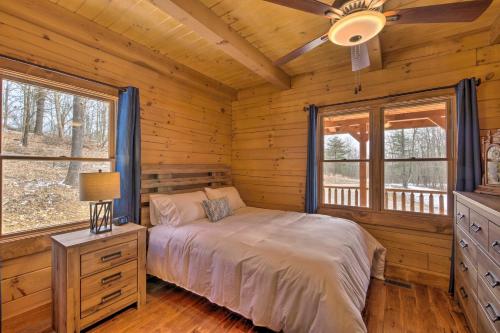 Family-Friendly Warsaw Cabin with Furnished Deck - image 3
