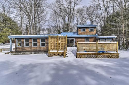 Robins Nest Cottage with Hot Tub - Near Lake - image 8