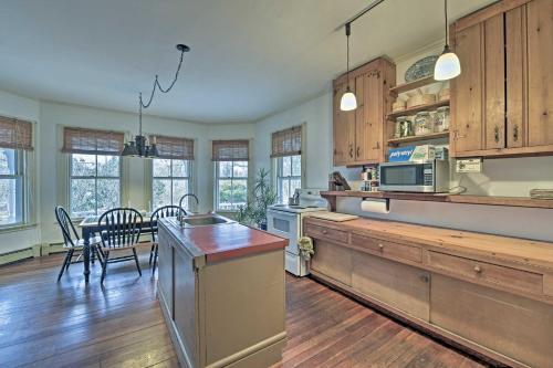 Vineyard Haven House - Easy Access to Beaches - image 5