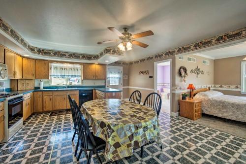 Hilltop Scenic View Lodging in New Holland! - image 3