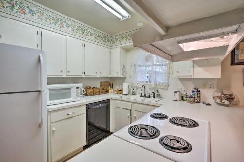 Riverfront House with Deck 7 Mi to San Marcos! - image 3