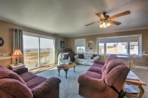 Hilltop Scenic View Lodging in New Holland! - image 6
