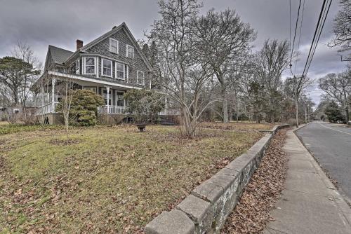 Vineyard Haven House - Easy Access to Beaches