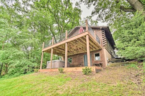 Cozy Amish Country Cabin on Shipshewana Lake! in Shipshewana, USA