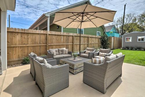Dog-Friendly Galveston Home - Walk to Beach! - image 2