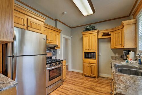 Spacious Mount Pleasant Home 5 Mi to Beach in Charleston, USA