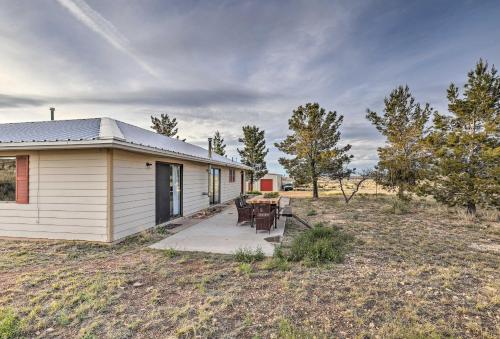 Elgin Home with Mountain Views about 3 Miles to Wineries!