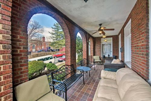 Cozy Reading Retreat with Comm Patio by The Pagoda!