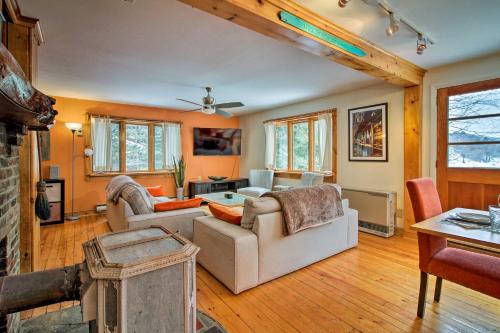 Vermont Getaway with Deck - 6 Miles to Mt Snow!