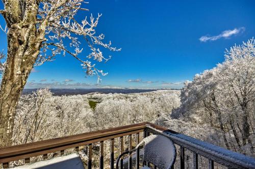 Beautiful Beech Mountain Condo with Private Balcony!