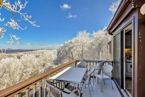 Beautiful Beech Mountain Condo with Private Balcony!