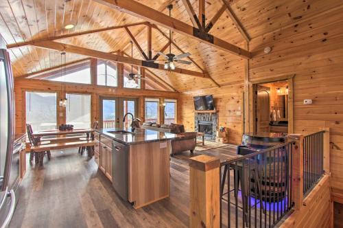 Smoky Mtn Log Cabin with Hot Tub and Panoramic Views! in Sevierville, USA