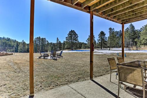 Cabin with Deck and Fire Pit, 9 Mi to Mt Rushmore!