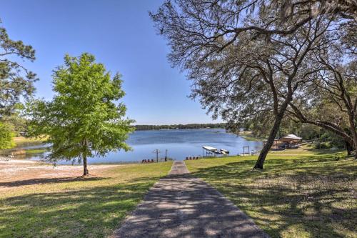 Lake Hutchinson Home - BBQ and Firepit! - image 4