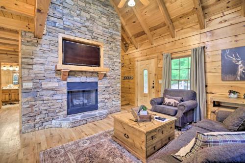 Lovely Cabin with Hot Tub in Heart of Pigeon Forge! - image 2