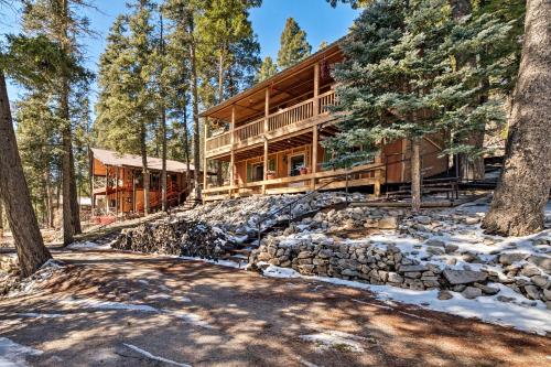 Spacious Cabin with Deck in Lincoln National Forest!