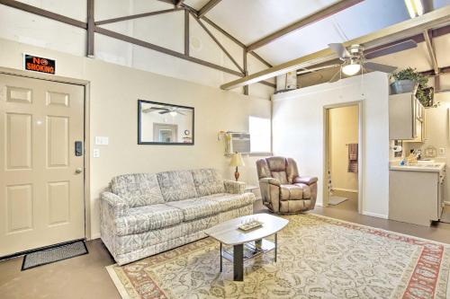 Studio with Charcoal Grill 2Mi to Lake Texoma Marina - image 7