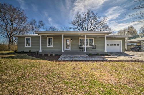Walk to Lake and Town from Grand Rivers Home! - image 6