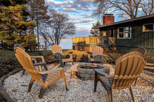 Renovated and Cozy Cottage on Cayuga Lake Wine Trail - Seneca Falls