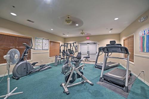 Walk-In Resort Condo Near Downtown Branson! - main image