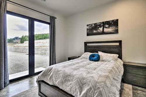 Luxury Home with Views - 5 Min to Columbia River - image 4