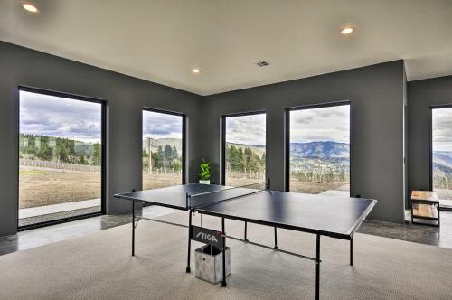 Luxury Home with Views - 5 Min to Columbia River