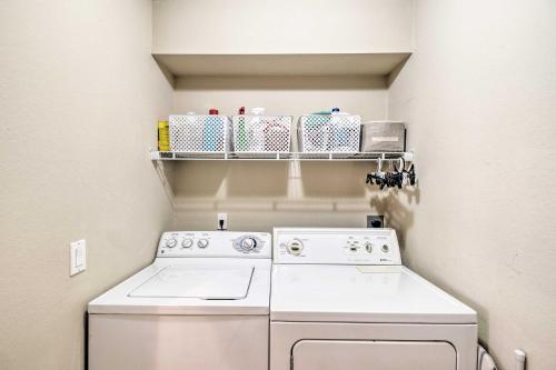 Cape Coral Family Home with Grill Pool and AC! - image 2