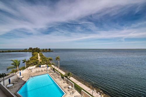 Gulf Views and Beach Access! Hudson Resort Condo in 哈德森