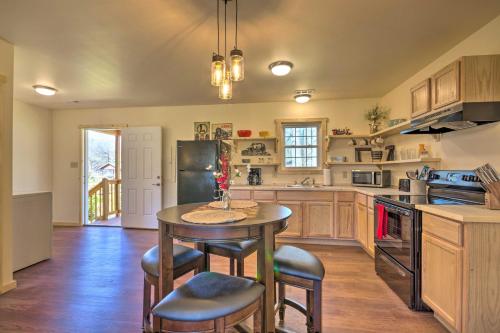 Cozy Bryson City Cabin 5 Miles to Downtown! in Bryson City, USA