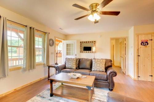 Cozy Bryson City Cabin about 6 Mi to Harrahs Casino! in Bryson City, USA