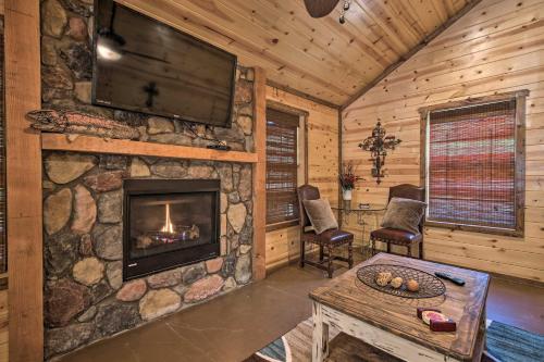 Cabin w/ Hot Tub - Near Broken Bow Lake & Hiking!, Broken Bow (foto 5)