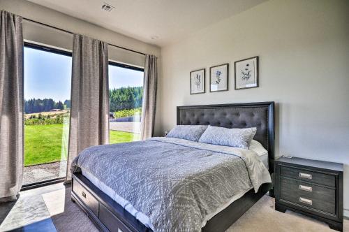 Luxury Home with Views - 5 Min to Columbia River