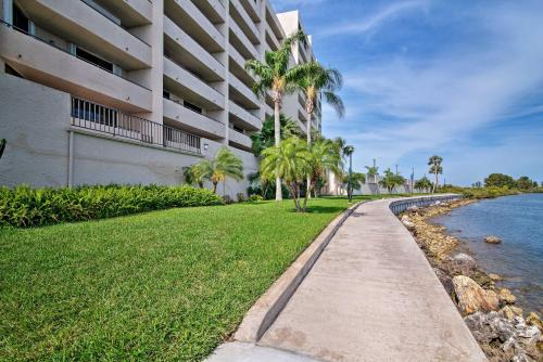Gulf Views and Beach Access! Hudson Resort Condo in 哈德森