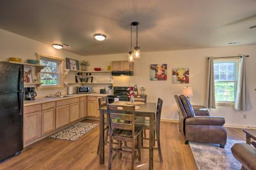 Cozy Smoky Mountain Cabin by Tuckasegee River! in Bryson City, USA