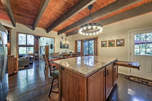 Remodeled Lake Arrowhead Mountain House with Deck! - image 8