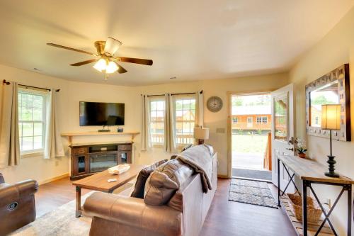 Bears Den Cabin with Porch about 5 Mi to Bryson City! in Bryson City, USA