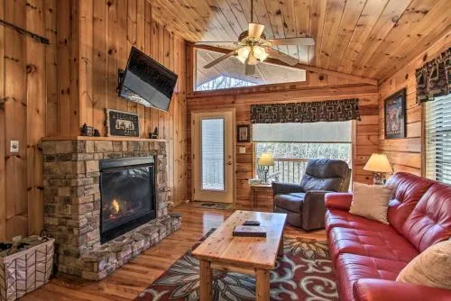 Hidden Springs Cabin w/ Hot Tub, 2 Mi to Dollywood photo 2