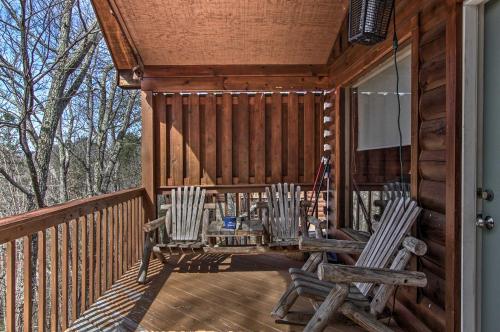 Hidden Springs Cabin with Hot Tub 2 Mi to Dollywood