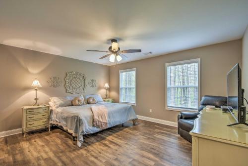 Dahlonega Home w/Yard near Hiking & Downtown - image 3