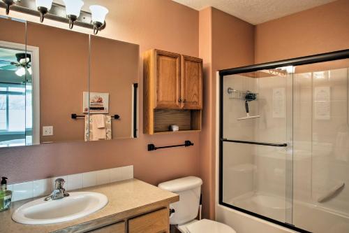 Cozy Getaway with Yard and Patio 4 Mi to Hayden Lake!