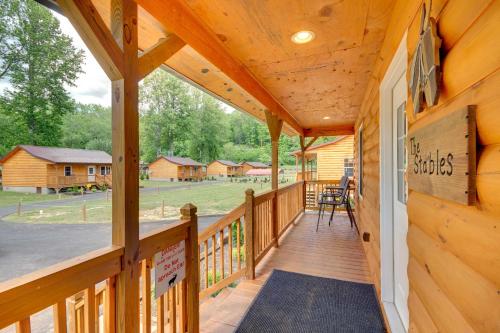 Cozy Bryson City Cabin on Tuck River with Fire Pit! in Bryson City, USA