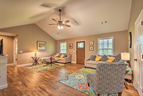 Dahlonega Home with Yard near Hiking and Downtown in Dahlonega, USA