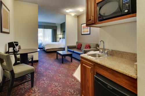 Holiday Inn Express Hotel & Suites Lancaster-Lititz an IHG Hotel - image 2