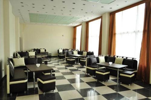 Troy Hotel - image 2