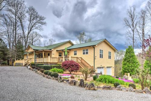 Retreat with Deck in Chattahoochee National Forest! - image 2
