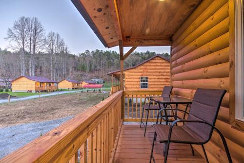 Cozy Bryson City Cabin on Tuck River with Fire Pit!