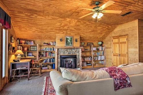 Charming Waterfront Ridgeway Cabin with Dock! - image 10