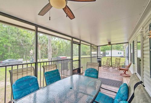 Less Than 2 Mi to River Home with Fire Pit in Homosassa in โฮโมซัสซา (FL)